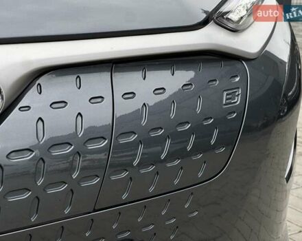 Сірий Хендай Kona Electric, об'ємом двигуна 0 л та пробігом 63 тис. км за 18500 $, фото 6 на Automoto.ua