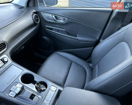 Серый Хендай Kona Electric, объемом двигателя 0 л и пробегом 109 тыс. км за 18450 $, фото 33 на Automoto.ua