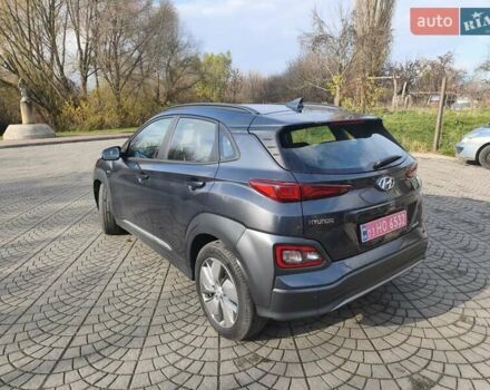 Серый Хендай Kona Electric, объемом двигателя 0 л и пробегом 122 тыс. км за 16550 $, фото 3 на Automoto.ua