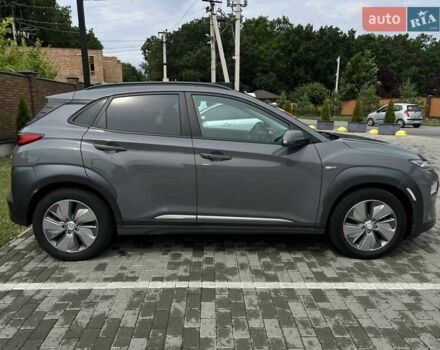 Серый Хендай Kona Electric, объемом двигателя 0 л и пробегом 117 тыс. км за 17990 $, фото 7 на Automoto.ua