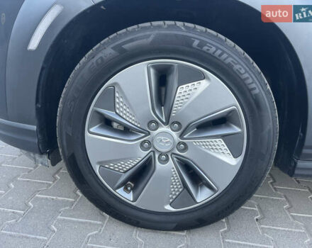 Серый Хендай Kona Electric, объемом двигателя 0 л и пробегом 31 тыс. км за 15450 $, фото 62 на Automoto.ua