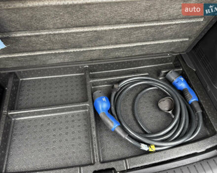 Серый Хендай Kona Electric, объемом двигателя 0 л и пробегом 52 тыс. км за 19000 $, фото 33 на Automoto.ua