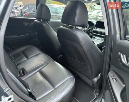Серый Хендай Kona Electric, объемом двигателя 0 л и пробегом 117 тыс. км за 18800 $, фото 13 на Automoto.ua