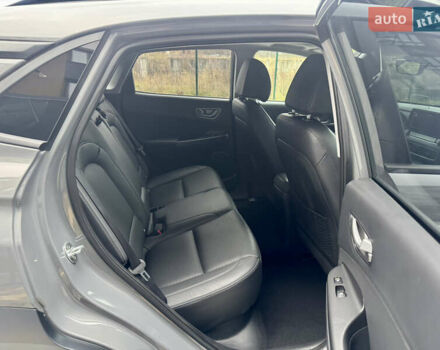 Сірий Хендай Kona Electric, об'ємом двигуна 0 л та пробігом 78 тис. км за 18900 $, фото 36 на Automoto.ua