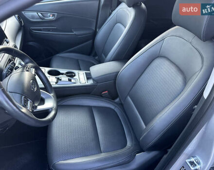 Серый Хендай Kona Electric, объемом двигателя 0 л и пробегом 109 тыс. км за 18450 $, фото 28 на Automoto.ua