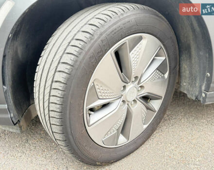 Серый Хендай Kona Electric, объемом двигателя 0 л и пробегом 135 тыс. км за 18999 $, фото 12 на Automoto.ua