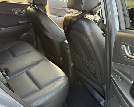 Серый Хендай Kona Electric, объемом двигателя 0 л и пробегом 77 тыс. км за 19700 $, фото 10 на Automoto.ua