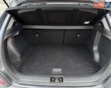 Сірий Хендай Kona Electric, об'ємом двигуна 0 л та пробігом 88 тис. км за 18700 $, фото 42 на Automoto.ua