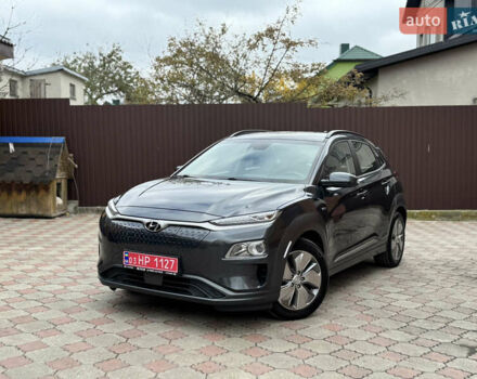 Серый Хендай Kona Electric, объемом двигателя 0 л и пробегом 106 тыс. км за 15999 $, фото 50 на Automoto.ua