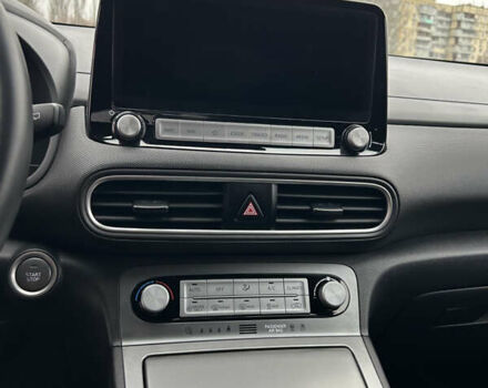 Сірий Хендай Kona Electric, об'ємом двигуна 0 л та пробігом 61 тис. км за 15780 $, фото 23 на Automoto.ua