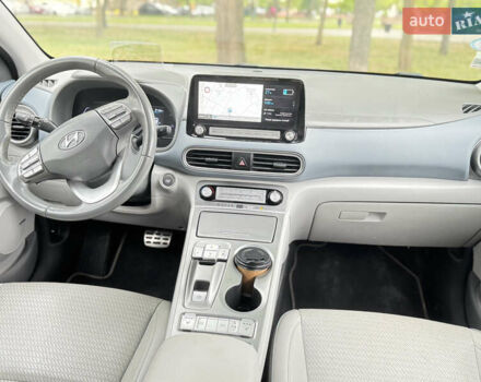 Серый Хендай Kona Electric, объемом двигателя 0 л и пробегом 135 тыс. км за 18999 $, фото 7 на Automoto.ua