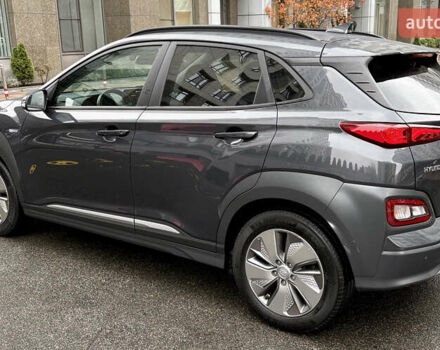 Серый Хендай Kona Electric, объемом двигателя 0 л и пробегом 130 тыс. км за 18500 $, фото 5 на Automoto.ua