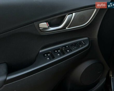 Серый Хендай Kona Electric, объемом двигателя 0 л и пробегом 159 тыс. км за 16900 $, фото 31 на Automoto.ua