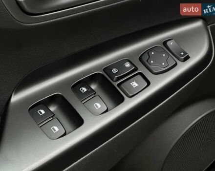 Сірий Хендай Kona Electric, об'ємом двигуна 0 л та пробігом 63 тис. км за 18500 $, фото 27 на Automoto.ua