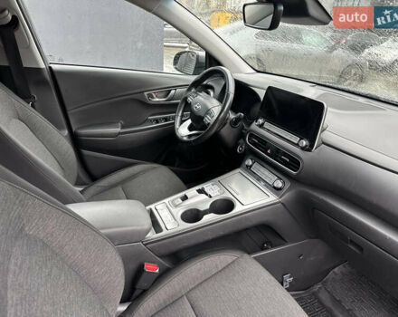 Серый Хендай Kona Electric, объемом двигателя 0 л и пробегом 158 тыс. км за 16300 $, фото 20 на Automoto.ua