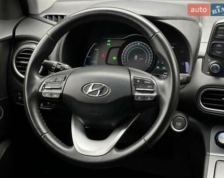 Сірий Хендай Kona Electric, об'ємом двигуна 0 л та пробігом 63 тис. км за 18500 $, фото 23 на Automoto.ua