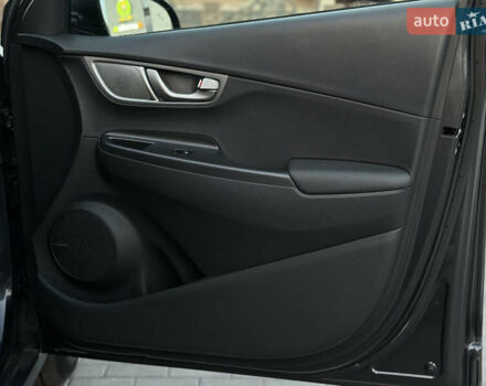 Серый Хендай Kona Electric, объемом двигателя 0 л и пробегом 159 тыс. км за 16900 $, фото 48 на Automoto.ua