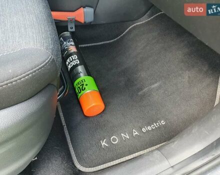 Серый Хендай Kona Electric, объемом двигателя 0 л и пробегом 135 тыс. км за 17100 $, фото 18 на Automoto.ua