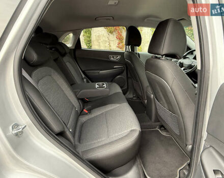 Серый Хендай Kona Electric, объемом двигателя 0 л и пробегом 26 тыс. км за 18850 $, фото 49 на Automoto.ua