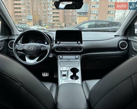 Серый Хендай Kona Electric, объемом двигателя 0 л и пробегом 78 тыс. км за 19500 $, фото 89 на Automoto.ua