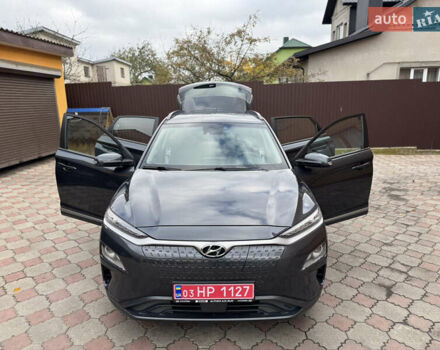 Серый Хендай Kona Electric, объемом двигателя 0 л и пробегом 106 тыс. км за 15999 $, фото 23 на Automoto.ua