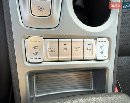 Серый Хендай Kona Electric, объемом двигателя 0 л и пробегом 69 тыс. км за 19300 $, фото 2 на Automoto.ua