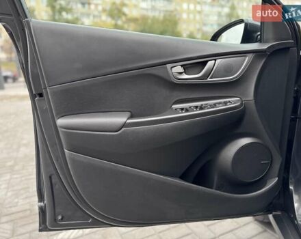 Сірий Хендай Kona Electric, об'ємом двигуна 0 л та пробігом 88 тис. км за 18700 $, фото 20 на Automoto.ua