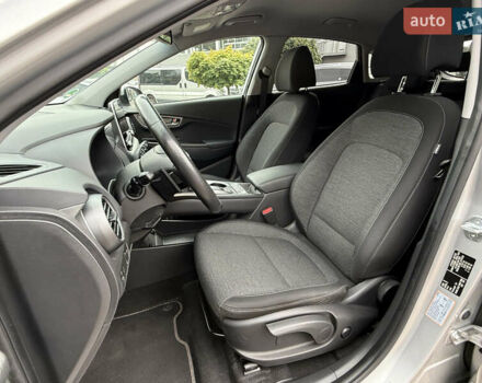 Серый Хендай Kona Electric, объемом двигателя 0 л и пробегом 26 тыс. км за 18850 $, фото 60 на Automoto.ua