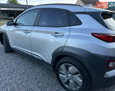 Серый Хендай Kona Electric, объемом двигателя 0 л и пробегом 109 тыс. км за 18450 $, фото 8 на Automoto.ua