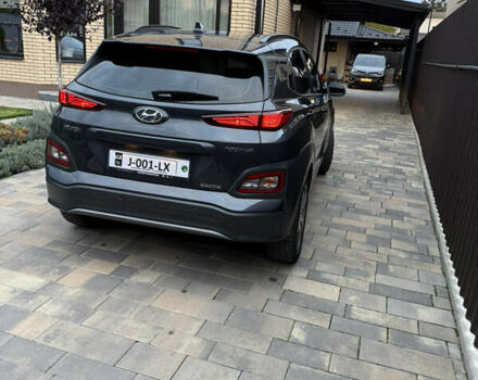 Серый Хендай Kona Electric, объемом двигателя 0 л и пробегом 125 тыс. км за 16900 $, фото 3 на Automoto.ua