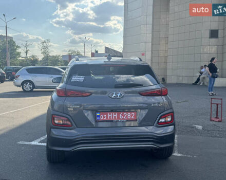 Серый Хендай Kona Electric, объемом двигателя 0 л и пробегом 135 тыс. км за 18999 $, фото 3 на Automoto.ua