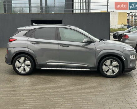 Серый Хендай Kona Electric, объемом двигателя 0 л и пробегом 158 тыс. км за 16300 $, фото 4 на Automoto.ua