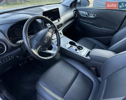 Серый Хендай Kona Electric, объемом двигателя 0 л и пробегом 109 тыс. км за 18450 $, фото 29 на Automoto.ua