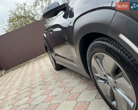 Серый Хендай Kona Electric, объемом двигателя 0 л и пробегом 106 тыс. км за 15999 $, фото 38 на Automoto.ua
