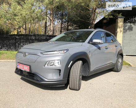 Серый Хендай Kona Electric, объемом двигателя 0 л и пробегом 25 тыс. км за 16490 $, фото 1 на Automoto.ua