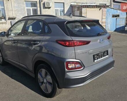 Серый Хендай Kona Electric, объемом двигателя 0 л и пробегом 39 тыс. км за 16900 $, фото 4 на Automoto.ua