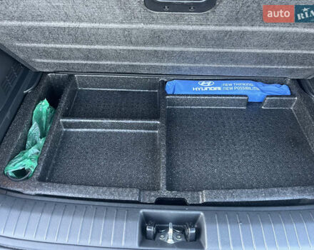 Сірий Хендай Kona Electric, об'ємом двигуна 0 л та пробігом 31 тис. км за 15500 $, фото 31 на Automoto.ua