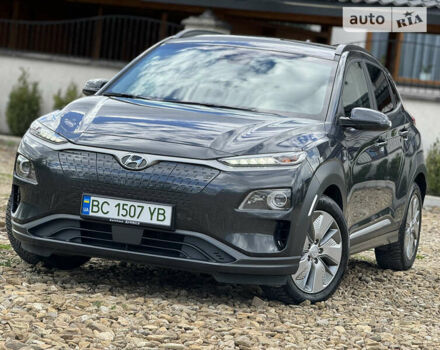 Серый Хендай Kona Electric, объемом двигателя 0 л и пробегом 52 тыс. км за 20800 $, фото 2 на Automoto.ua