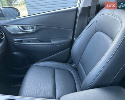 Серый Хендай Kona Electric, объемом двигателя 0 л и пробегом 109 тыс. км за 18450 $, фото 35 на Automoto.ua