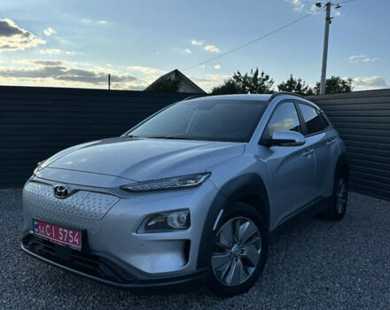 Серый Хендай Kona Electric, объемом двигателя 0 л и пробегом 109 тыс. км за 18450 $, фото 2 на Automoto.ua