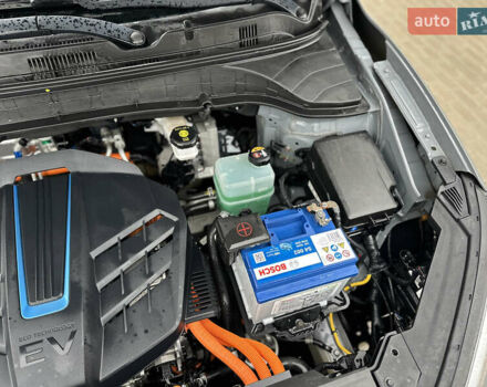 Серый Хендай Kona Electric, объемом двигателя 0 л и пробегом 158 тыс. км за 16300 $, фото 16 на Automoto.ua