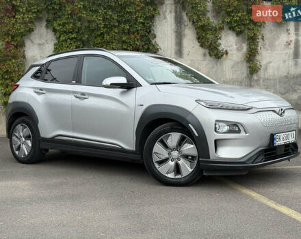 Серый Хендай Kona Electric, объемом двигателя 0 л и пробегом 26 тыс. км за 18850 $, фото 13 на Automoto.ua