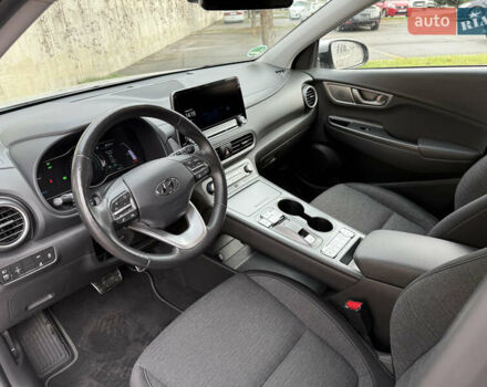 Серый Хендай Kona Electric, объемом двигателя 0 л и пробегом 26 тыс. км за 18850 $, фото 19 на Automoto.ua