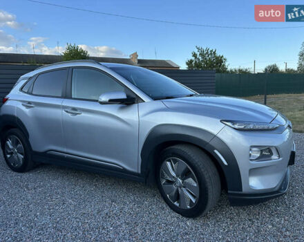 Серый Хендай Kona Electric, объемом двигателя 0 л и пробегом 109 тыс. км за 18450 $, фото 6 на Automoto.ua