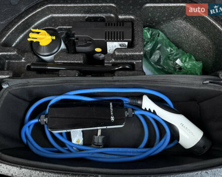 Серый Хендай Kona Electric, объемом двигателя 0 л и пробегом 36 тыс. км за 20700 $, фото 97 на Automoto.ua