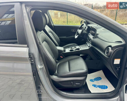 Сірий Хендай Kona Electric, об'ємом двигуна 0 л та пробігом 78 тис. км за 18900 $, фото 27 на Automoto.ua