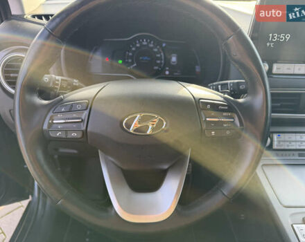 Серый Хендай Kona Electric, объемом двигателя 0 л и пробегом 69 тыс. км за 19300 $, фото 21 на Automoto.ua