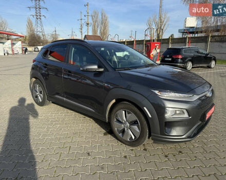 Серый Хендай Kona Electric, объемом двигателя 0 л и пробегом 69 тыс. км за 19300 $, фото 13 на Automoto.ua