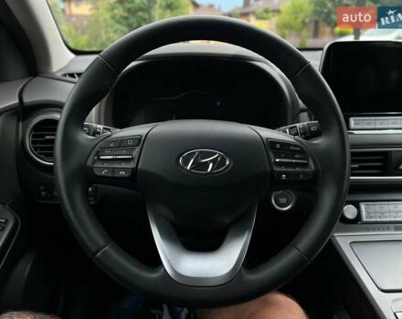 Серый Хендай Kona Electric, объемом двигателя 0 л и пробегом 117 тыс. км за 17990 $, фото 12 на Automoto.ua