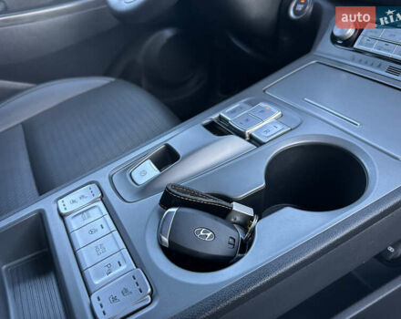 Серый Хендай Kona Electric, объемом двигателя 0 л и пробегом 109 тыс. км за 18450 $, фото 42 на Automoto.ua